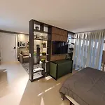 Studio novo, moderno e aconchegante, no centro